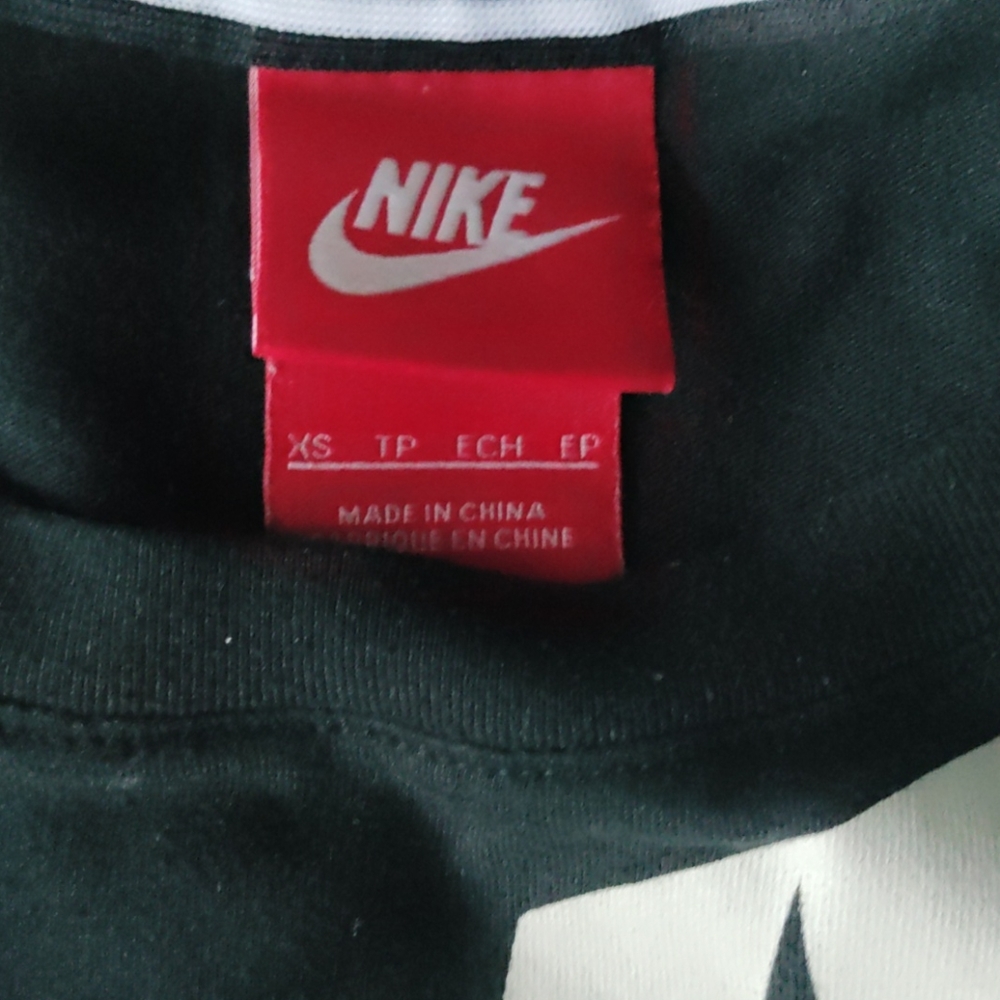 ✨Nike women's XS long sleeve t-shirt - Picture 2 of 2